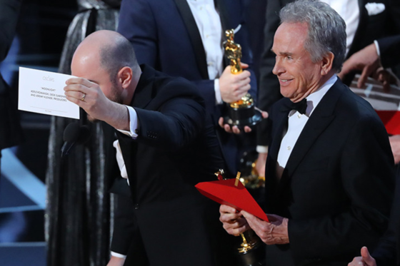 Oscars envelope mishandling goes down in history