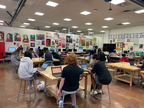 Students work in the room of art teacher Carolyn Moore on Oct. 6, the first day of the new Flex Thursday options for Study Session, which allows students to choose where they want to go for the 35-minute period between third and fourth periods.